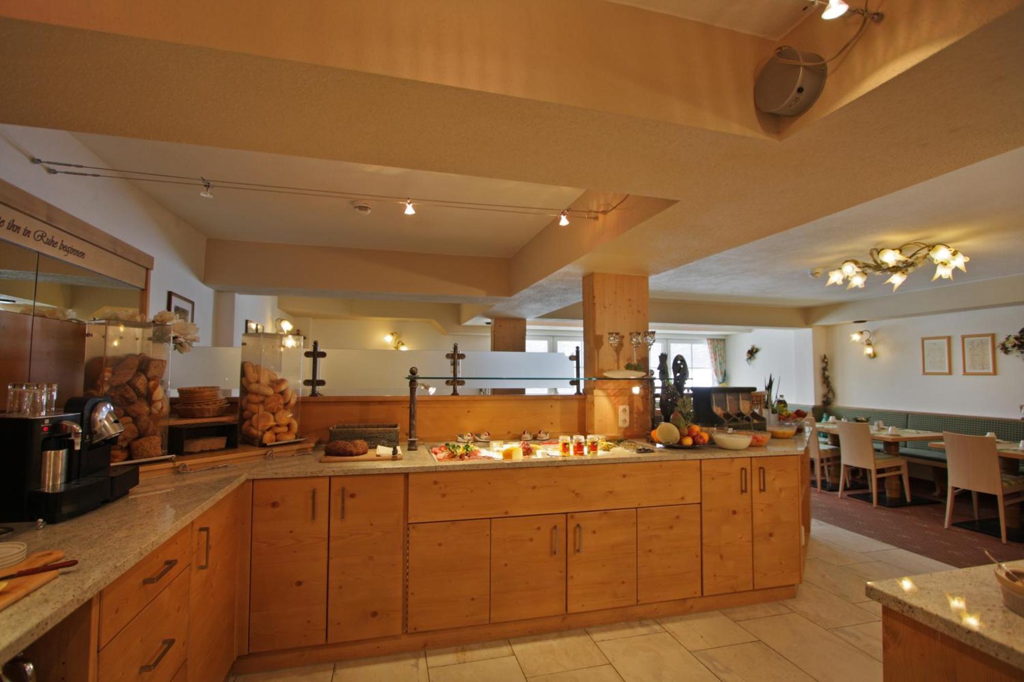Hotel Garni - Restaurant Kaminstube Σανκτ Αντόν αμ Άλμπεργκ Εξωτερικό φωτογραφία