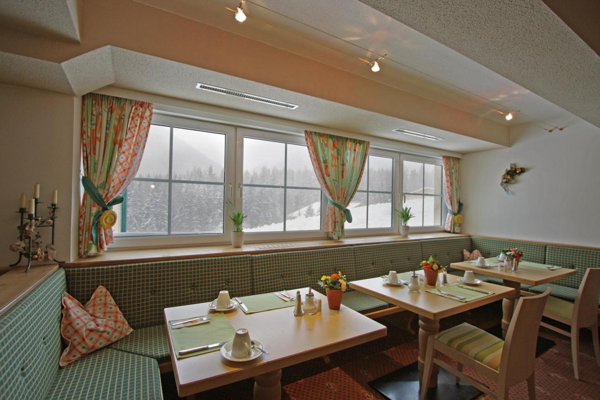 Hotel Garni - Restaurant Kaminstube Σανκτ Αντόν αμ Άλμπεργκ Εξωτερικό φωτογραφία